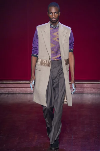 Look 3